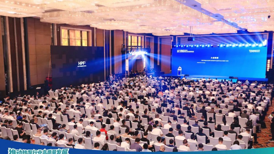 太陽雨空氣能包攬2025中國熱泵行業年會&ldquo;領軍品牌&rdquo;等多項大獎！